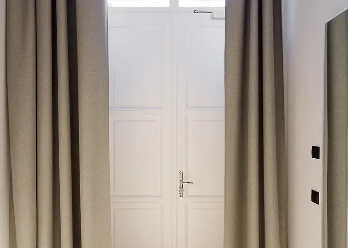 Boutique Design In Center, Walk To Karlsplatz, Opera *