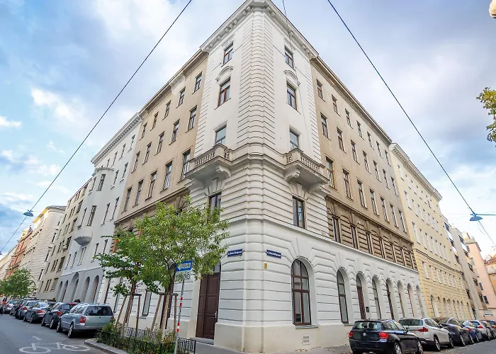 Boutique Design In Center, Walk To Karlsplatz, Opera Appartement